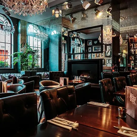 Angels Share 4* Edinburgh