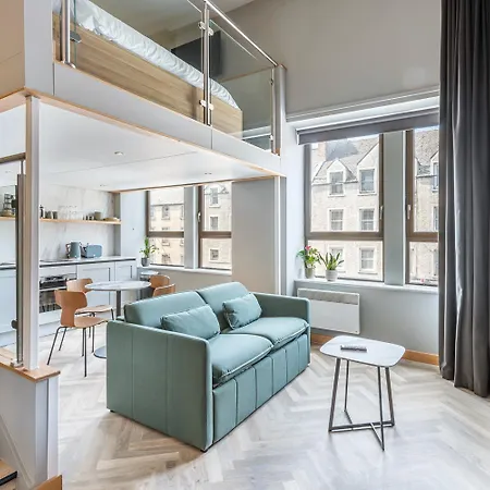 Km * エディンバラ