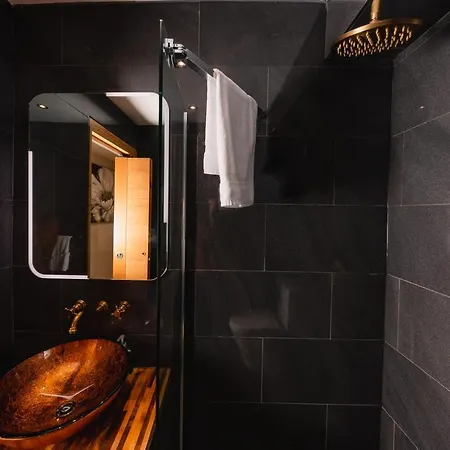 Superb Luxury Quality On Canal Apartment *