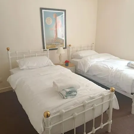 Unique 3 Bedroom Entire House Near Royal Mile