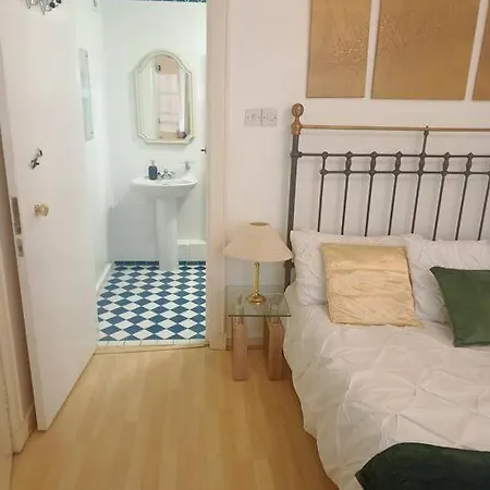 Unique 3 Bedroom Entire House Near Royal Mile *