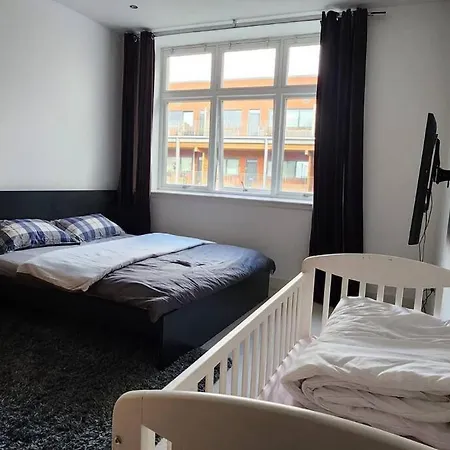 Spacious 2 Bedroom Апартаменты *