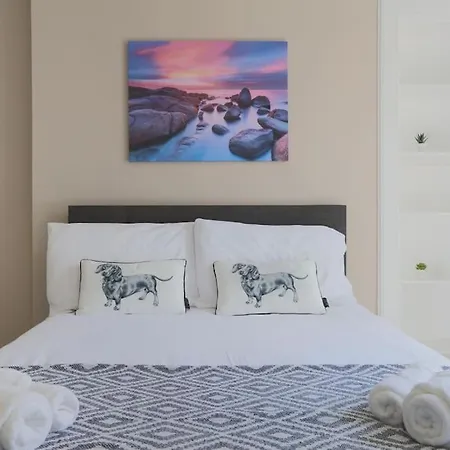 Cosy & Broughton 2br Near Centre 爱丁堡