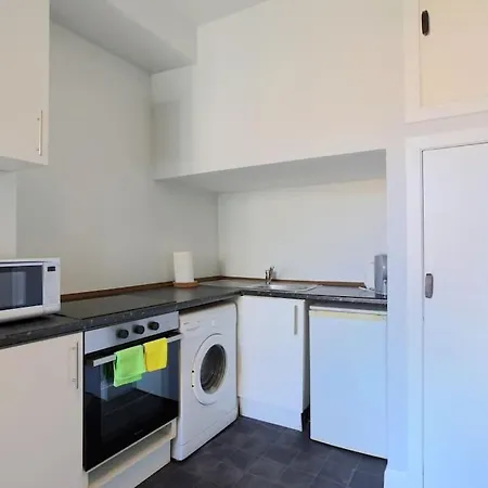 Cosy & Broughton 2br Near Centre شقة