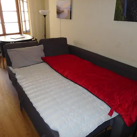 1 Bedroom Flat In Historic Cooperage Leith Edimburgo
