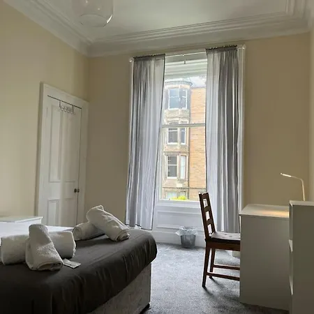 Specious Retreat With Famous Park Views