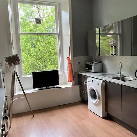 Specious Retreat With Famous Park Views 아파트 *