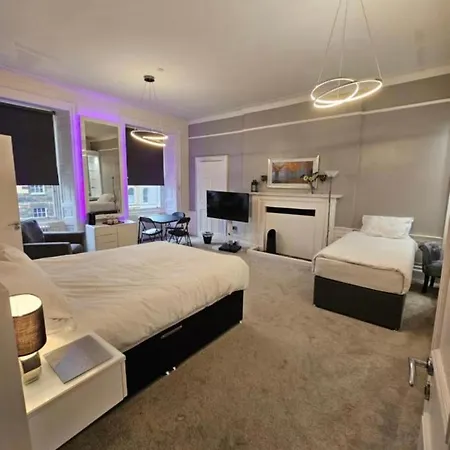 Luxury Family With Private Bathroom In The Heart Of Édimbourg