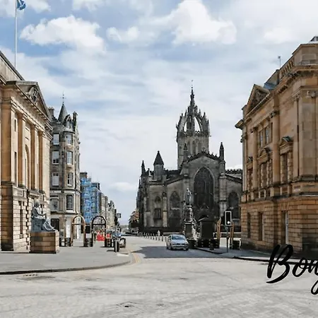 Trocadero - Central-royal Mile Castle