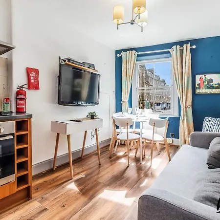 Trocadero - Central-royal Mile Castle *