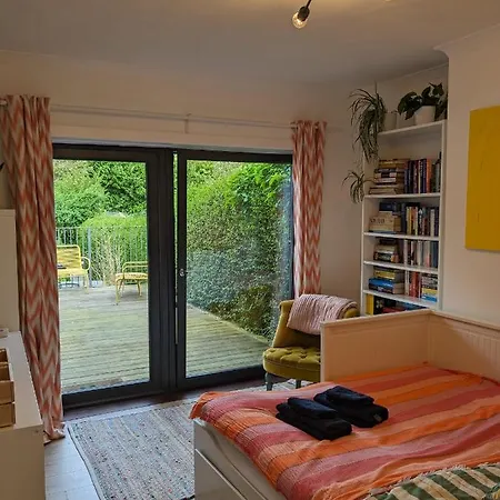 Private With Terrace And Free Parking Habitación en casa particular