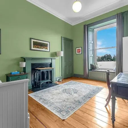 Bright And Spacious Flat Overlooking The Meadows Apartmán Edinburgh