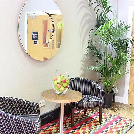 Cityroomz 3* Edinburgh