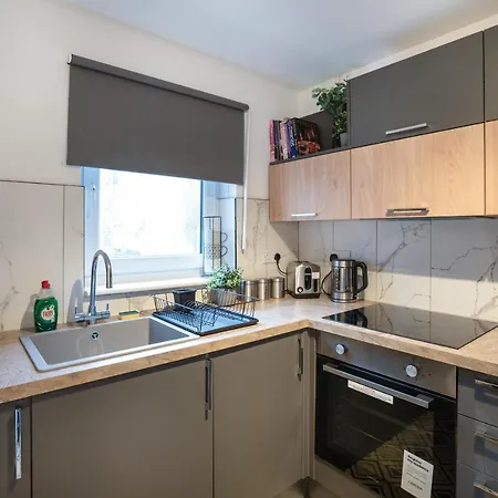 Modern 2bed Apartment-free Parking Appartement