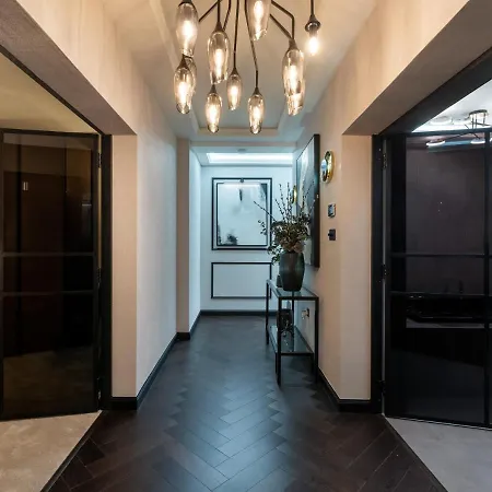 Luxury Romantic West-end With Jacuzzi Bath