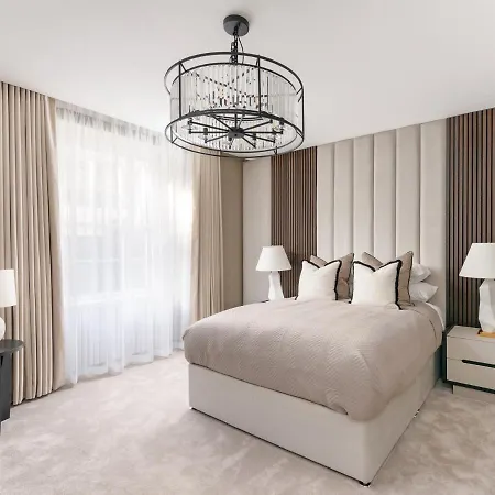 Luxury Romantic West-end With Jacuzzi Bath