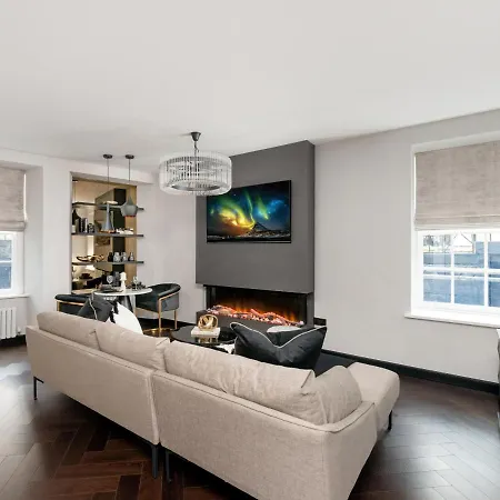 Luxury Romantic West-end With Jacuzzi Bath *