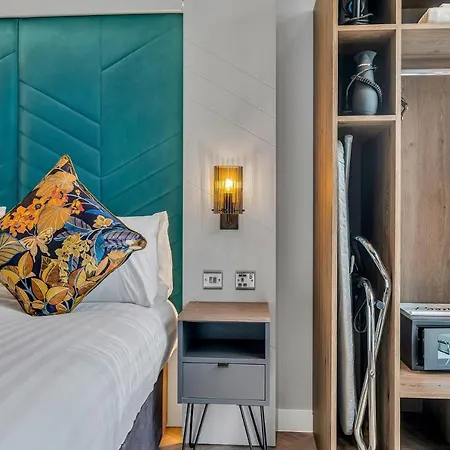 Roomzzz Lejlighedshotel