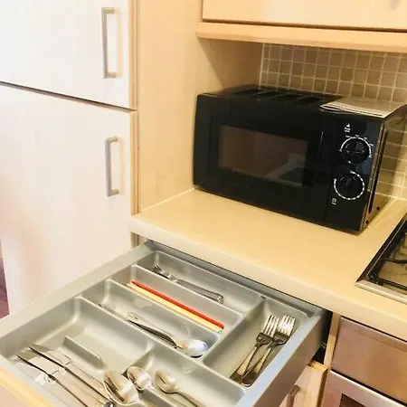 Spacious Retreat At Prime Location With Free Parking& Balcony * Edinburgh