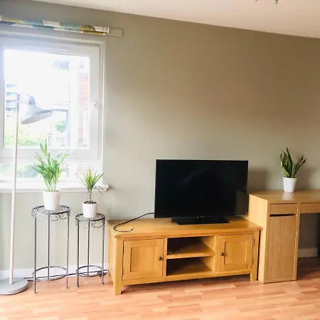 Spacious Near Royal Mile With Free Parking, Lift And Sunny Balcony