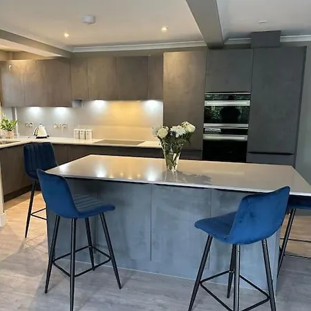 Cameron Coach House Modern In Murrayfield Edimburgo