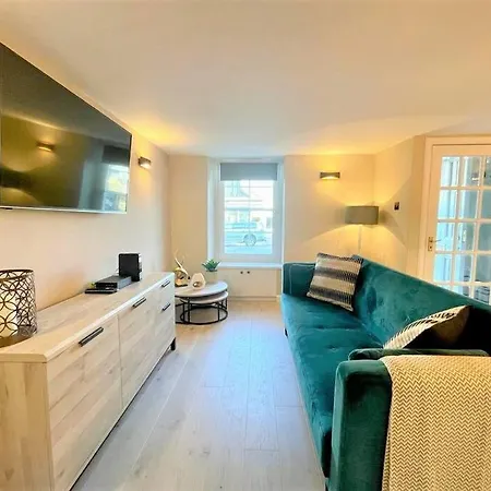 Stylish, And Cosy 1bd Nr Canongate Apartment *