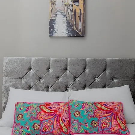 Bright & Homely City Centre Near Holyrood