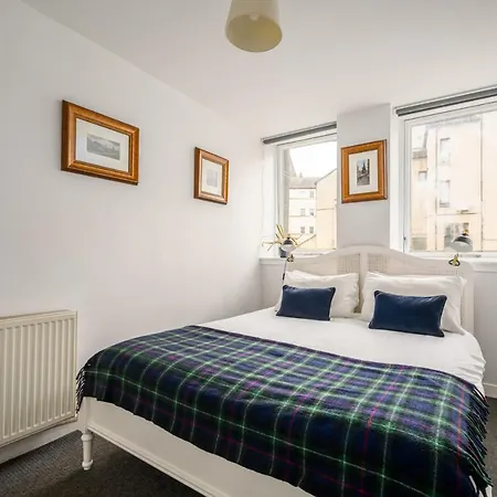 The Riverside Hideaway - Stockbridge Apartment