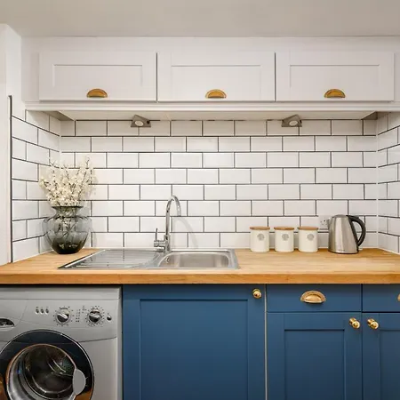 The Riverside Hideaway - Stockbridge Apartment *