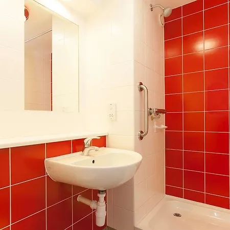 מלון Travelodge Haymarket 3*