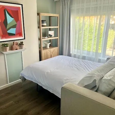 House With Garden And Parking 15 Min To Center Vakantiehuis