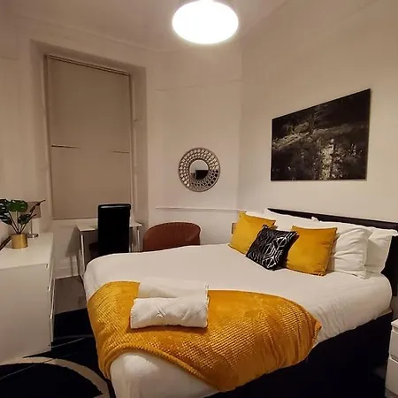 Sensational Apartments- Dalmeny Street *