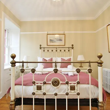 Elegant 3-bedroom Ramsay Garden In Centre Lejlighed *