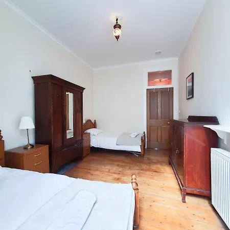 Charming Old Town Apartment *