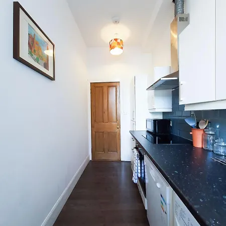 Charming Old Town Apartment Edinburgh