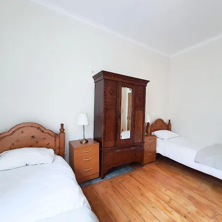 Charming Old Town Apartment Edinburgh