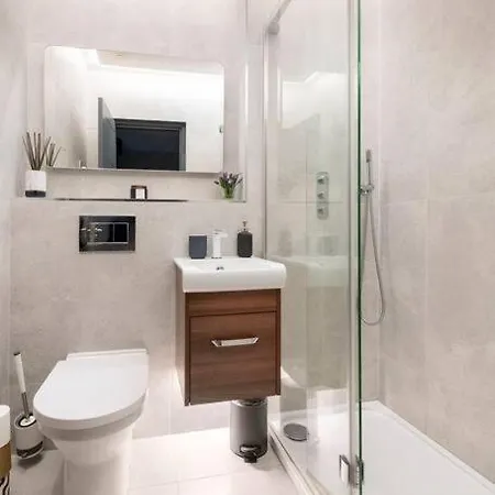 Апартаменты Immaculate 3 Bed With Private Entrance In Inverleith Эдинбург