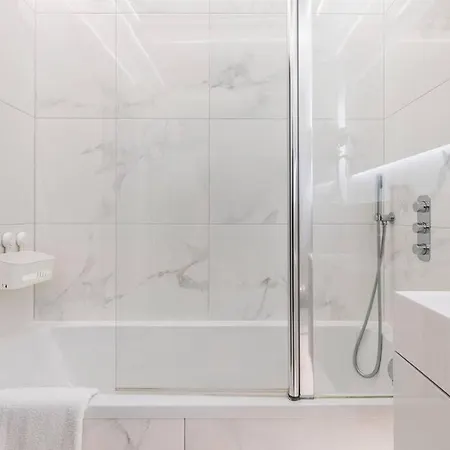 Immaculate 3 Bed With Private Entrance In Inverleith * Эдинбург