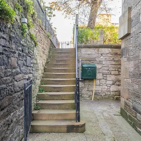 Immaculate 3 Bed With Private Entrance In Inverleith Эдинбург