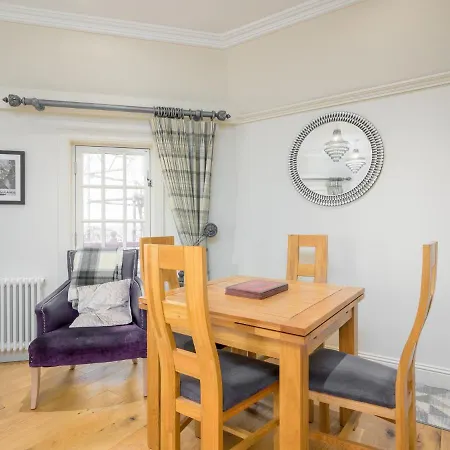 Apartamento Historic Ramsay Garden Apt With Balcony Views - Pass The Keys Edimburgo