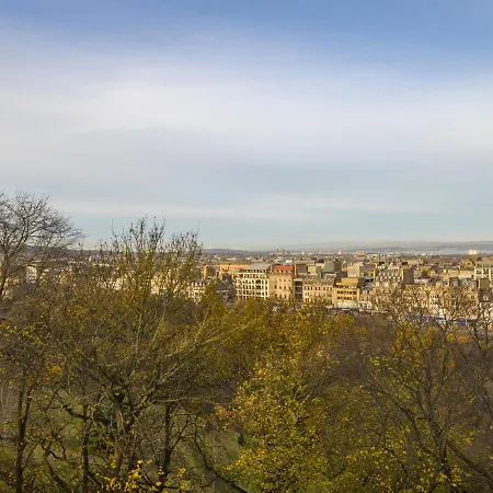 Lägenhet Pass The Keys Historic Ramsay Garden With Balcony Views Edinburg