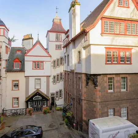 Lägenhet Pass The Keys Historic Ramsay Garden With Balcony Views