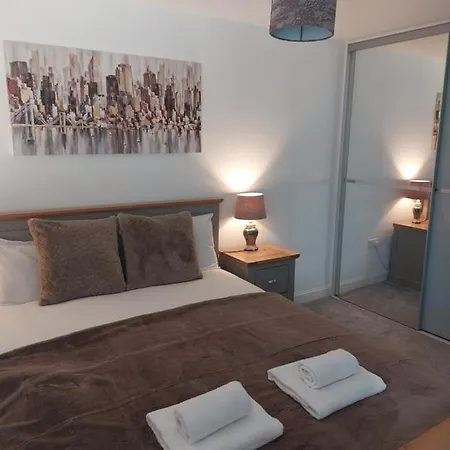 Semesterbostad Beautiful 4-bedroom House With Private Garden & Parking Edinburg