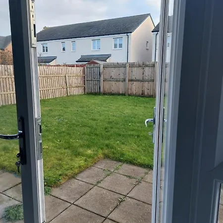 Semesterbostad Beautiful 4-bedroom House With Private Garden & Parking Edinburg