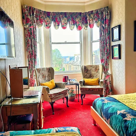 Rosehall Pensión 4*