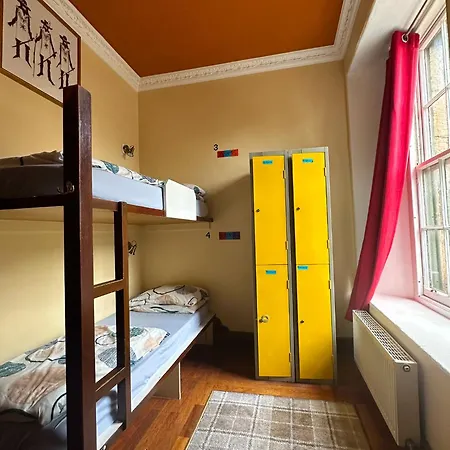 High Street Hostel - Over 18S Only, Backpackers Atmosphere (Adults Only) *