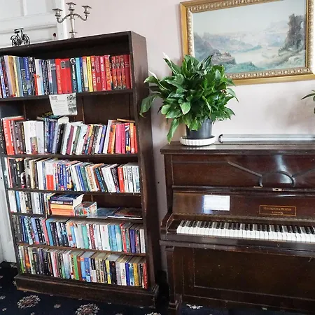 Castle Rock - Adults Only Hostel