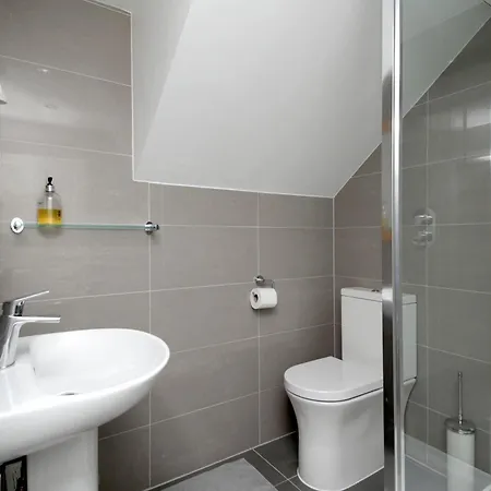 בית הארחה Sheens House