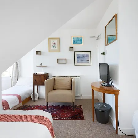 Sheens House 3*
