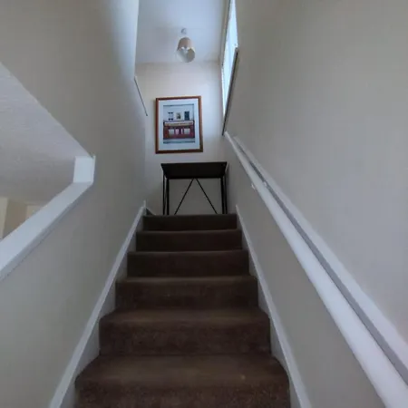 3 Bed House In - Private Parking